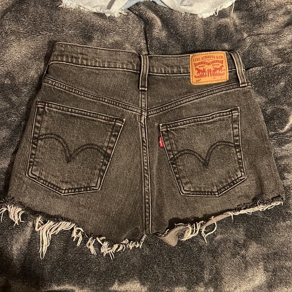 Levi’s 501 shorts: 2 pairs included - Picture 3 of 4